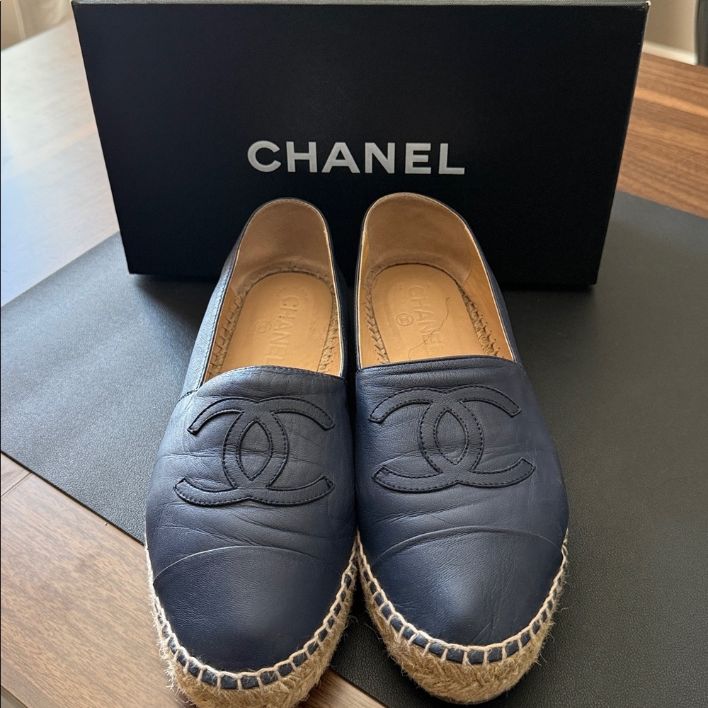 CHANEL Dark Navy Espadrilles Lambskin - Picture 2 of 4